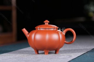 《頂天立地》  《頂天立地》