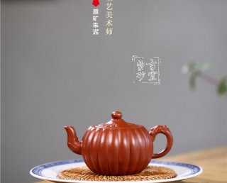 《龍韻菊蕾》  《龍韻菊蕾》