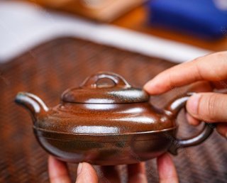 獨(dú)家首發(fā)，品名：線圓。泥料：極品紫泥（