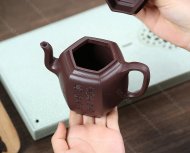 泉眼無聲惜細流，樹蔭照水愛晴柔。