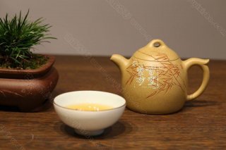 《竹子秦權(quán)》  《竹子秦權(quán)》