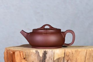 《皮革華亭》宜興紫砂壺純手工黃龍山紫泥漢瓦茶具泡茶壺  《皮革華亭》宜興紫砂壺純手工黃龍山紫泥漢瓦茶具泡茶壺