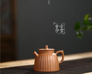 《秦權(quán)》  《秦權(quán)》