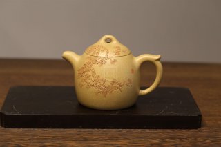 《松樹秦權》宜興紫砂壺本山段助理工藝美術師手工壺茶具秦權  《松樹秦權》宜興紫砂壺本山段助理工藝美術師手工壺茶具秦權
