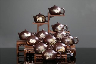 《十二生肖組壺》  《十二生肖組壺》