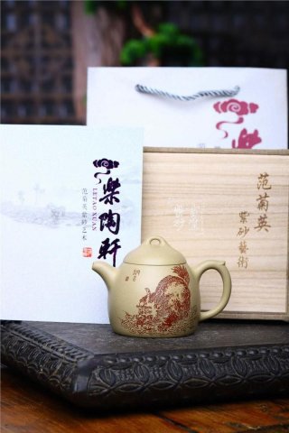 《秦權(quán)》  《秦權(quán)》