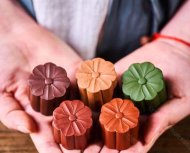 花開(kāi)滿(mǎn)溢