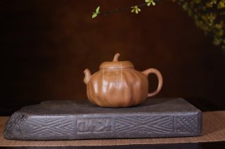 《矮荷韻》宜興紫砂壺工藝美術師手工段泥紫砂壺茶具  《矮荷韻》宜興紫砂壺工藝美術師手工段泥紫砂壺茶具