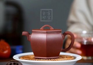 《六方漢瓦》  《六方漢瓦》