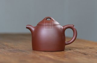 《秦權(quán)》  《秦權(quán)》