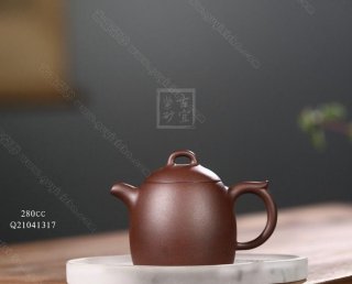 《秦權》  《秦權》