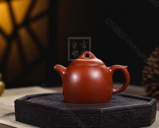 《秦權(quán)》  《秦權(quán)》