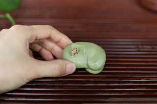 《蠶豆噴水青蛙》宜興紫砂壺手工紫茶壺茶具  《蠶豆噴水青蛙》宜興紫砂壺手工紫茶壺茶具