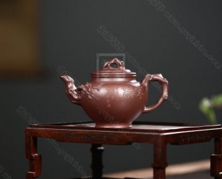 《梅報春》  《梅報春》