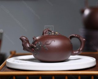 《松鼠葡萄》  《松鼠葡萄》