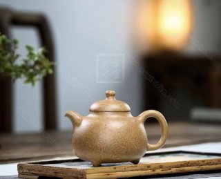 《三足乳鼎》  《三足乳鼎》