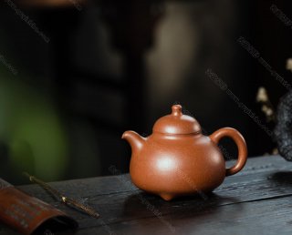 三足乳鼎  三足乳鼎