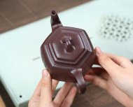 泉眼無聲惜細流，樹蔭照水愛晴柔。