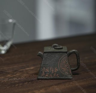 秦權(quán)壺  秦權(quán)壺