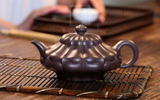 《合菱》宜興紫砂壺高級(jí)工藝美術(shù)師手工多年80目紫泥合菱泡茶壺茶具  《合菱》宜興紫砂壺高級(jí)工藝美術(shù)師手工多年80目紫泥合菱泡茶壺茶具