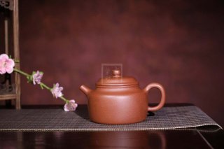 《德鐘》宜興紫砂壺助理工藝美術師手工降坡泥德鐘茶壺茶具  《德鐘》宜興紫砂壺助理工藝美術師手工降坡泥德鐘茶壺茶具