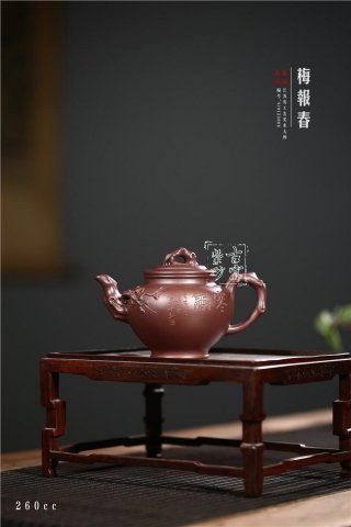 《梅報春》  《梅報春》