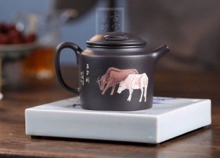 《五牛圖》宜興紫砂壺工藝美術(shù)師純手工石黃泥牛蓋茶壺紫砂茶具  《五牛圖》宜興紫砂壺工藝美術(shù)師純手工石黃泥牛蓋茶壺紫砂茶具