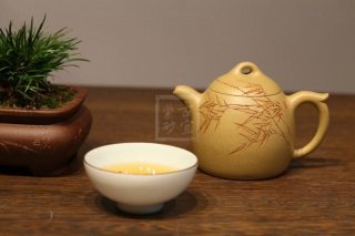 《竹子秦權(quán)》宜興本山段紫砂壺純手工秦權(quán)茶壺茶具  《竹子秦權(quán)》宜興本山段紫砂壺純手工秦權(quán)茶壺茶具